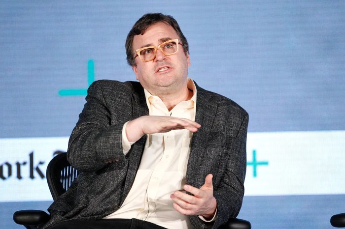 Reid hoffman ai superagency linkedin