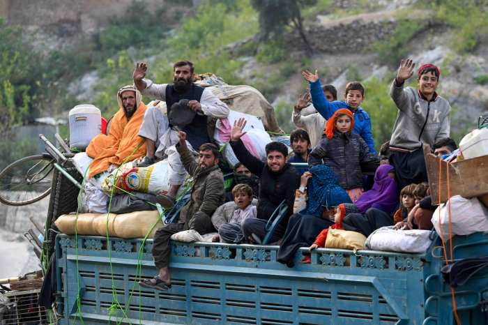 Pakistan expel afghan refugees